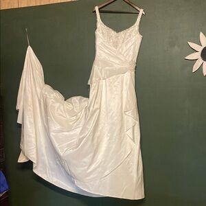 Elegant White Sleeveless Dress showroom sample size 12